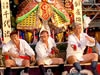 櫛田神社から街へ飛び出す舁き山